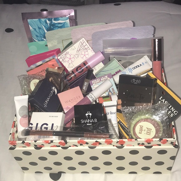 Beauty Mystery Boxes! - Picture 3 of 7